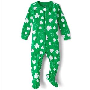 NWOT 9-12m St. Patrick’s day footed pajamas
